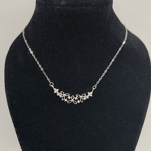 925 Sterling Silver Clustered Flowers Necklace - Picture 1 of 9